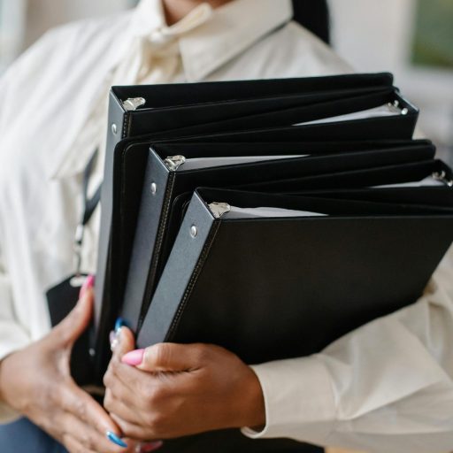 pexels-sora-shimazaki-5668873